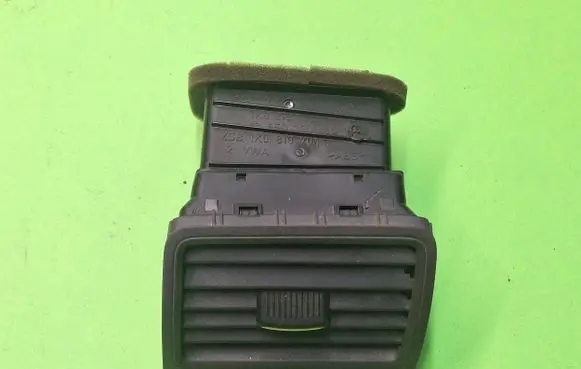 Volkswagen Golf V Dash center air vent grill 1K0819704B 1K0819710