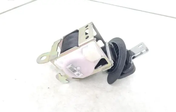 Middle seatbelt (rear)