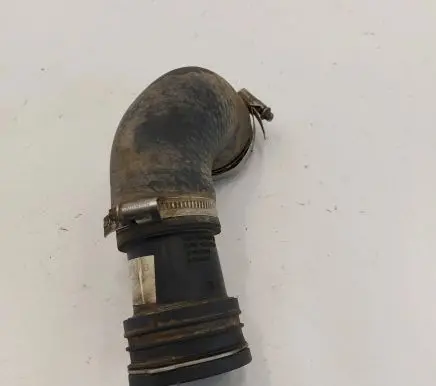 Coolant pipe/hose