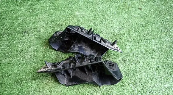 Ford Focus Front bumper mounting bracket 