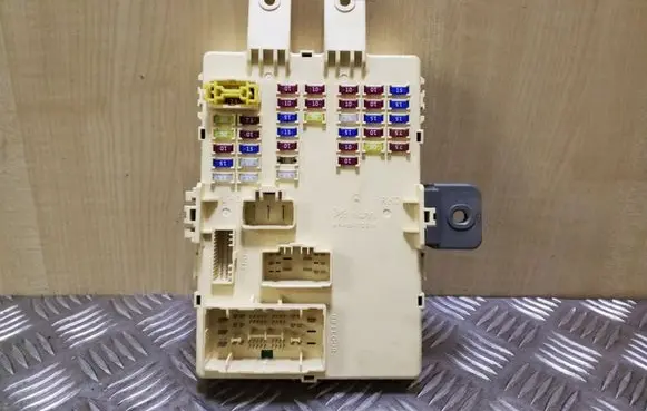 KIA Sportage Fuse module 919503W040