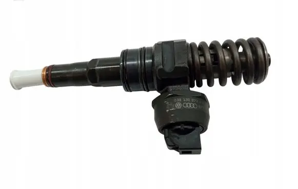 Volkswagen Polo Fuel injector 038130073AQ