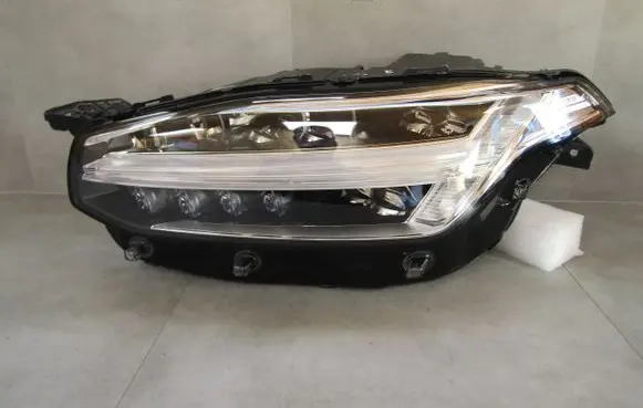 Volvo XC90 Headlight/headlamp 31468918