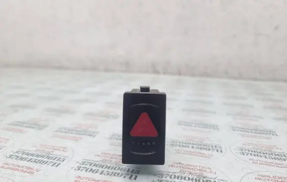 Volkswagen PASSAT B5 Hazard light switch 7M3953235