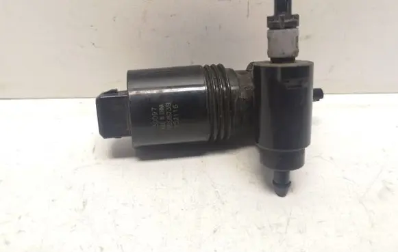 Nissan Note (E11) Windscreen/windshield washer pump 30097 060823B 152116