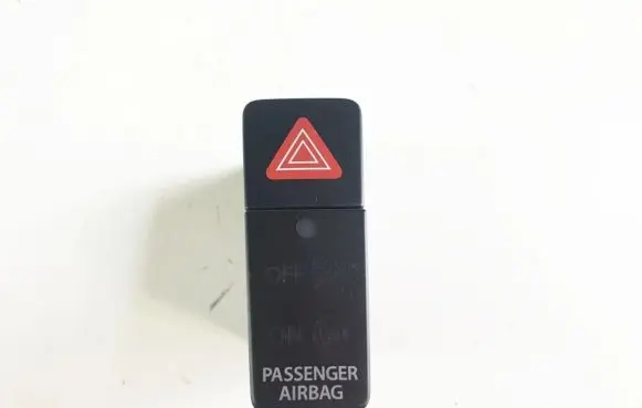 Suzuki SX4 S-Cross Hazard light switch