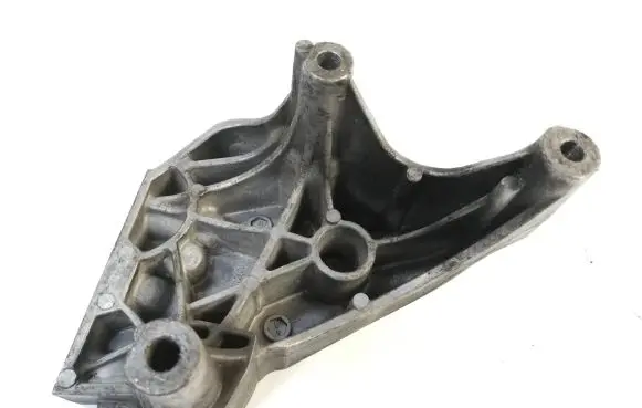 Volkswagen Jetta IV Engine mounting bracket 03G199207B