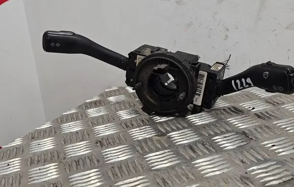 Skoda Fabia Mk1 (6Y) Wiper turn signal indicator stalk/switch 8L0953513G 202852