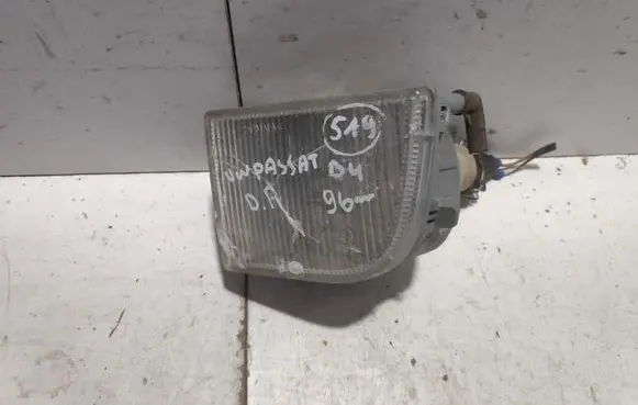 Volkswagen PASSAT B4 Front indicator light 3A0953155