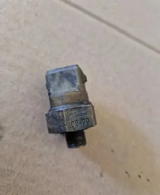 Volkswagen Golf II Coolant temperature sensor 357919521