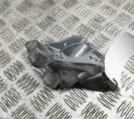 Volvo XC40 Engine mounting bracket 32253993