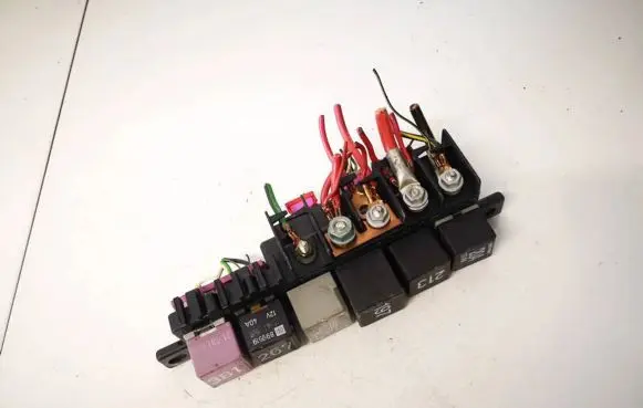 Volkswagen PASSAT B5 Fuse box set 8l0941822a