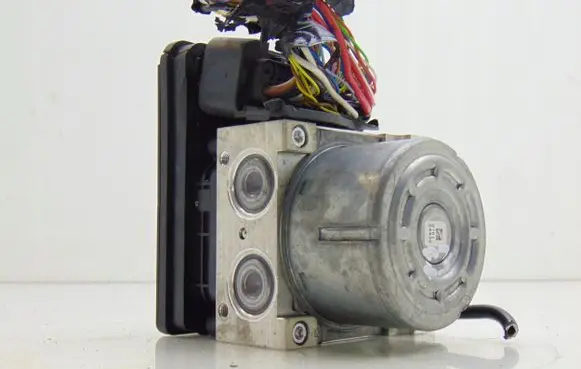 BMW i3 ABS Pump 6868704 6868703