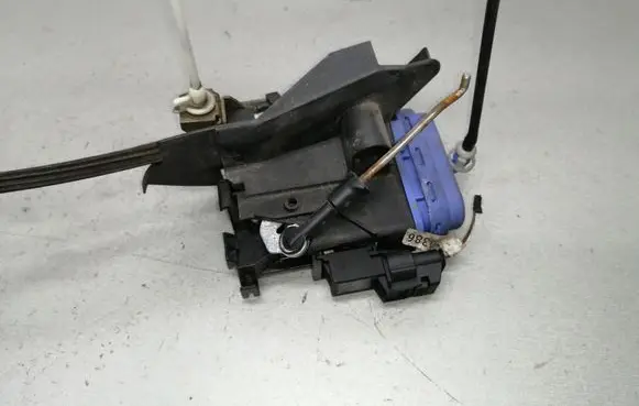 Audi A8 S8 D2 4D Rear door lock 4D0839015D
