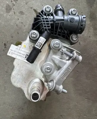 BMW X5 G05 Engine oil radiator 8580419 1721 517506