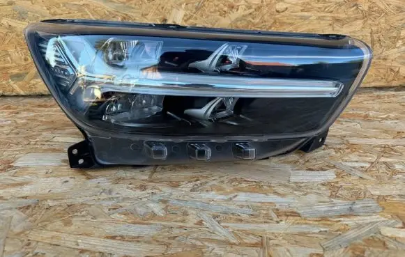 Volvo XC40 Headlight/headlamp 32293923