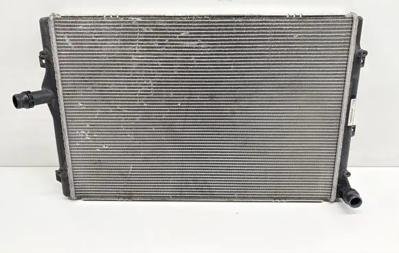 Volkswagen PASSAT B7 Coolant radiator 3C0121253AR