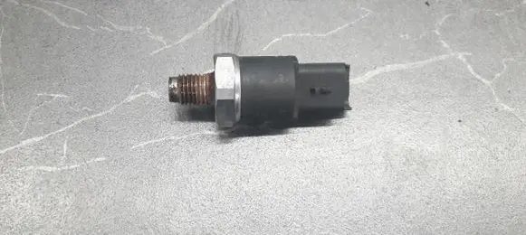 Ford Mondeo Mk III Fuel pressure sensor 93072502b