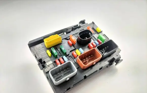 Peugeot 207 Fuse module 9659741880