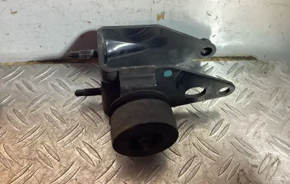 Lexus RX 450H Engine mounting bracket