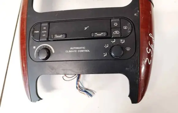 Chrysler Voyager Climate control unit p05127379aa 12239589