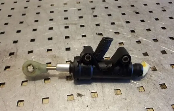 BMW X3 E83 Clutch master cylinder 6758822