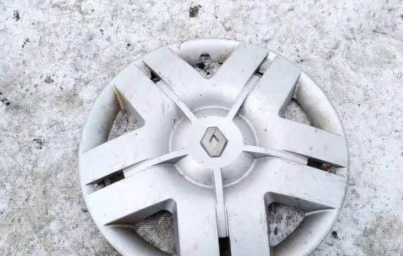 Renault Megane II R16 wheel hub/cap/trim 8200114723