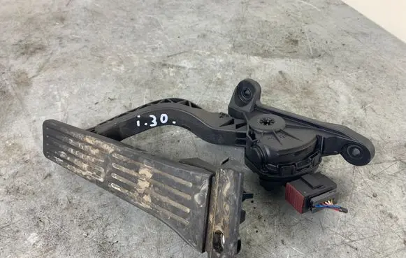 Hyundai i30 Accelerator throttle pedal 32700XXXXX P13