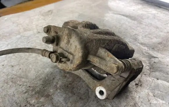 Toyota Corolla Verso AR10 Front brake caliper