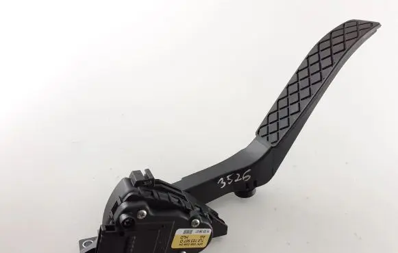 Volkswagen Touareg I Accelerator throttle pedal 7L0723507D