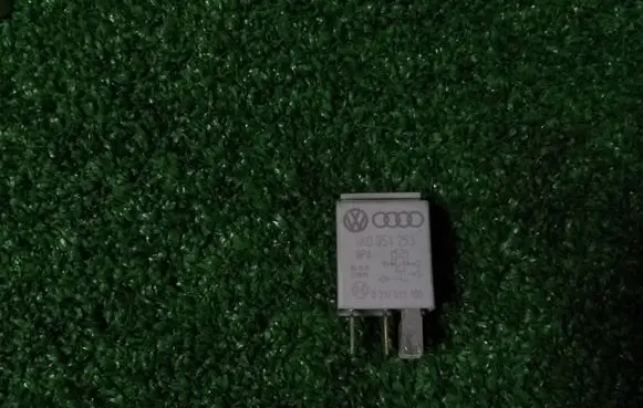 Volkswagen Golf IV Other relay 1K0951253 0332011100