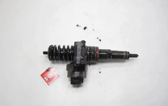 Audi A4 S4 B5 8D Fuel injector 038130073F