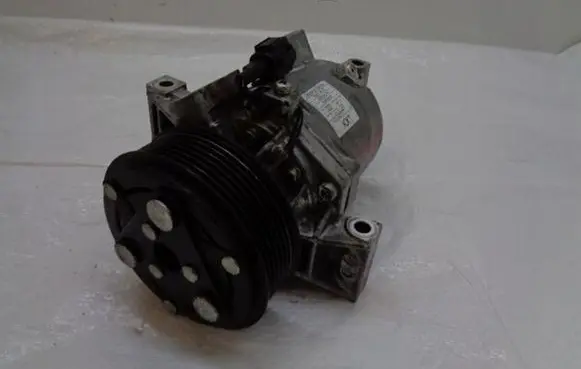 Nissan Juke I F15 Air conditioning (A/C) compressor (pump) 926003PU7B
