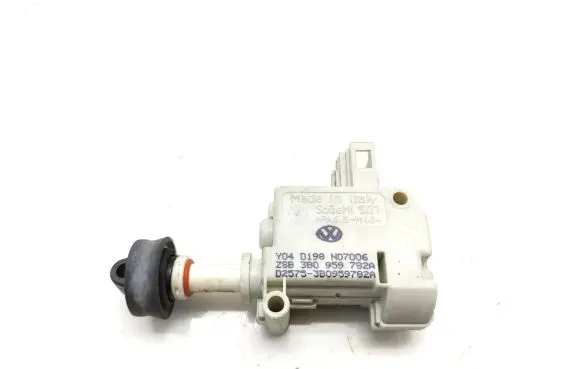 Audi A6 S6 C6 4F Glove box lock 3B0959782A