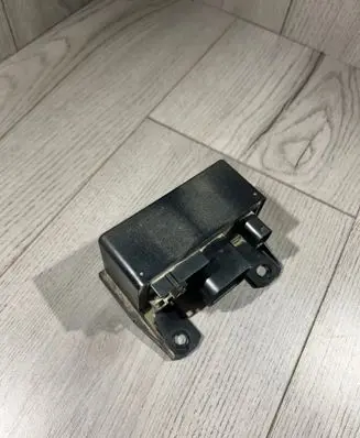Mercedes-Benz C W203 Glow plug pre-heat relay 