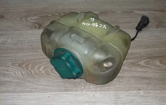 Volvo XC90 Coolant expansion tank/reservoir 8683455 8683456