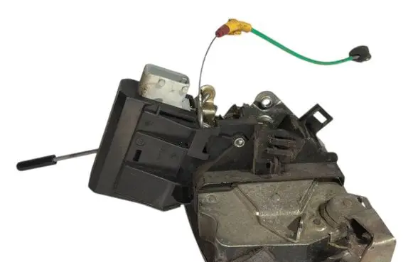 BMW 5 E39 Rear door lock 8352165 67118352165