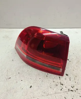 Volkswagen Touareg II Rear/tail lights 7P6945095E 89090228