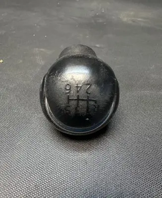 Toyota Hilux (AN120, AN130) Gear lever shifter trim leather/knob 00000001333