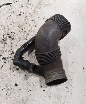 Volkswagen Touran I Breather hose/pipe 03G103493D