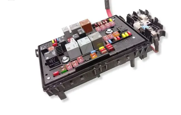 Opel Zafira C Fuse module 13343764