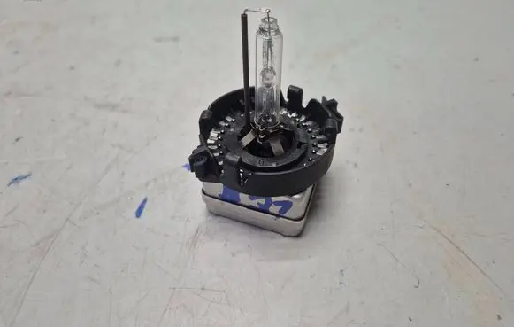 Volkswagen Golf VI Xenon bulb 66140.BSP 752323