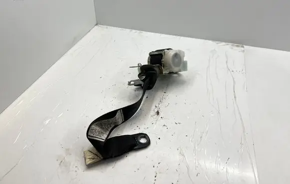 Toyota RAV 4 (XA30) Rear seatbelt H073818