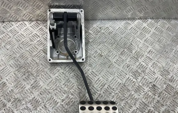 Mercedes-Benz G W463 2nd Gen Brake pedal A4632940701