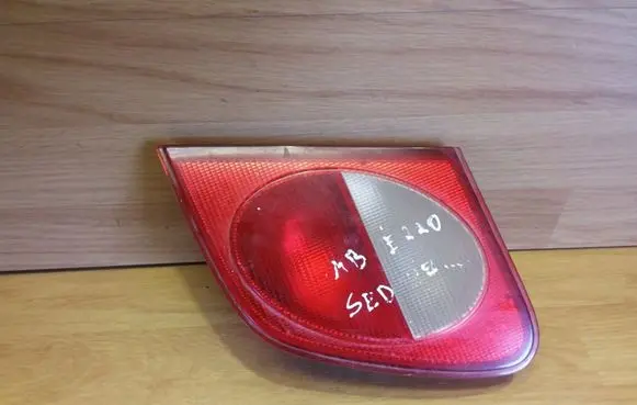 Mercedes-Benz E W210 Tailgate rear/tail lights A2108201064