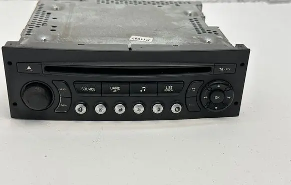 Radio/CD/DVD/GPS head unit
