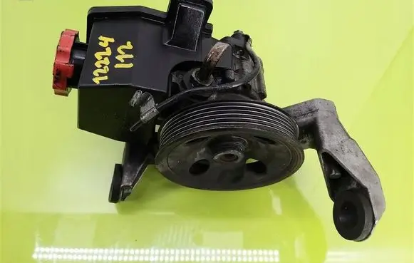 Mercedes-Benz C W203 Power steering pump 