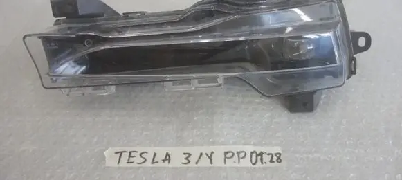 Tesla Model 3 Front fog light 162479800A DC522031B00054 01312022