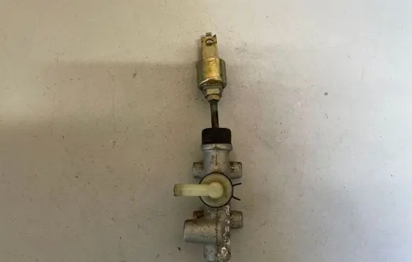 Clutch slave cylinder