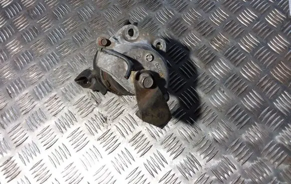 Mazda 6 Engine mount bracket